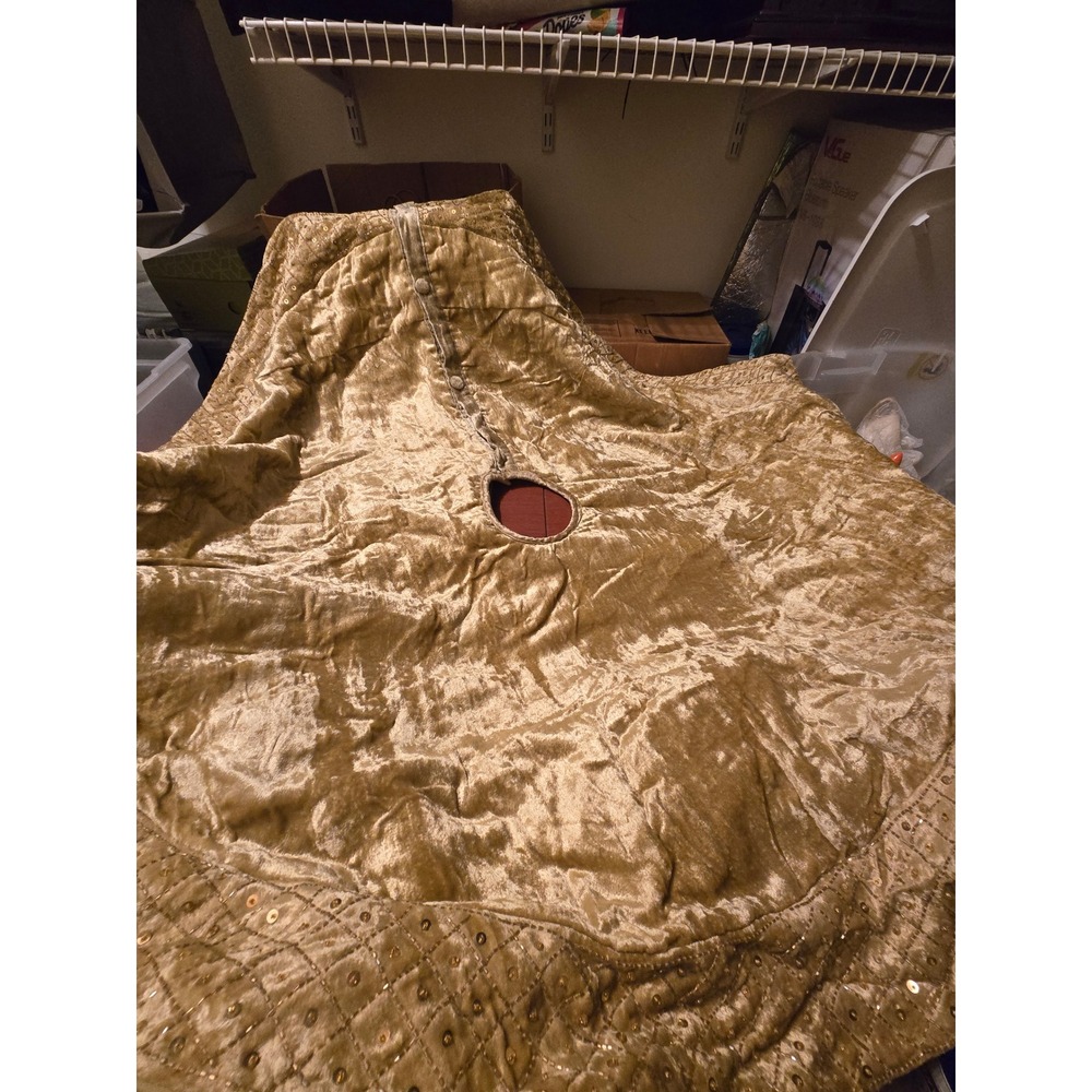 Gold Crushed Velvet Christmas Tree Skirt Sequin Quilted Border Button Closure